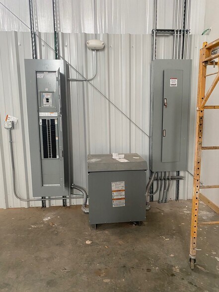 More Photos Of 8409 SW 23rd Pl, Oklahoma City Warehouse For Lease