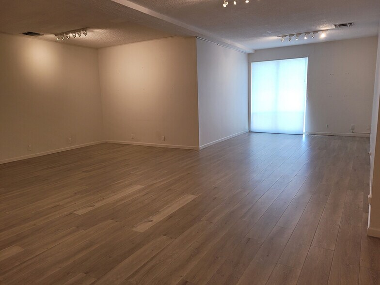 More Photos Of 8170 Beverly Blvd, Los Angeles Office For Lease