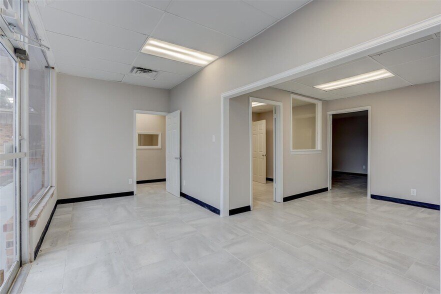 More Photos Of 1301-1309 Sandy Ln, Baytown General Retail For Sale