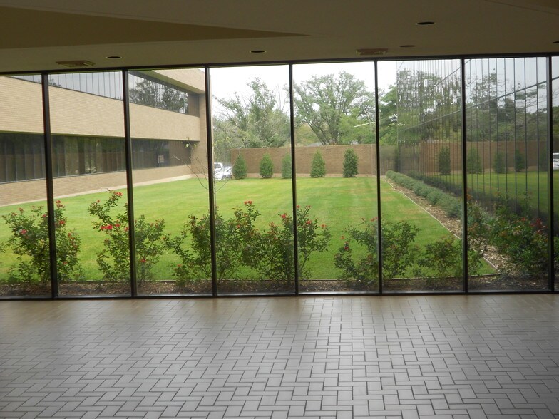 More Photos Of 3833 S Texas Ave, Bryan Office For Lease