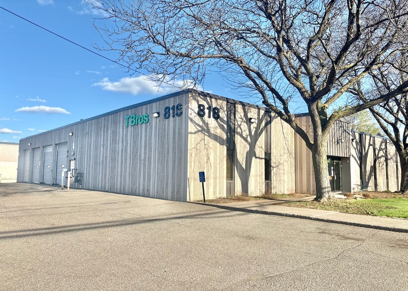 More Photos Of 818 Vandalia St, Saint Paul Warehouse For Sale