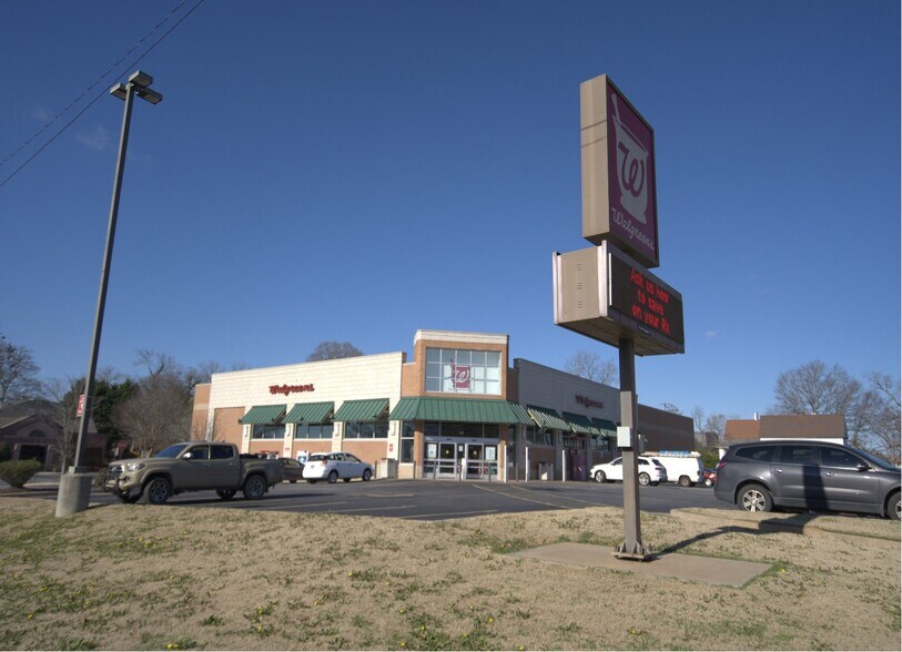 More Photos Of 18 College Ave, Elberton General Retail For Sale