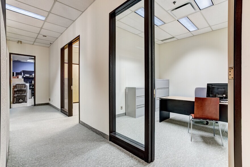 More Photos Of 1111 Rue Saint-Urbain, Montréal Office For Sale