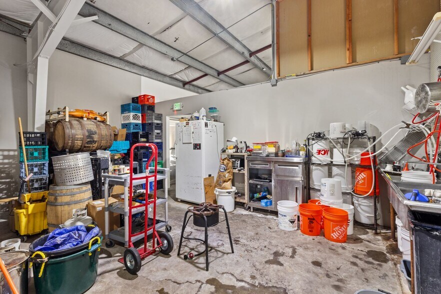 More Photos Of 138 Hodgden N st, Tenino Flex For Lease