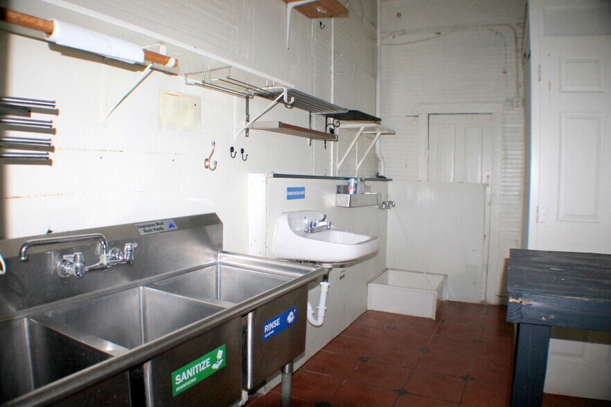 More Photos Of 3907 Canal St, Houston Bar For Lease