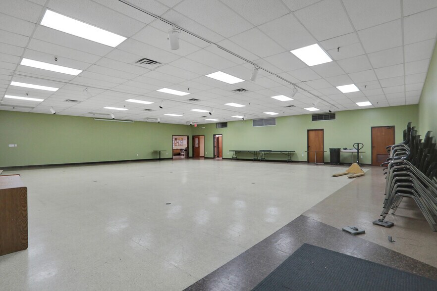More Photos Of 2145 Dennis St, Jacksonville Warehouse For Lease