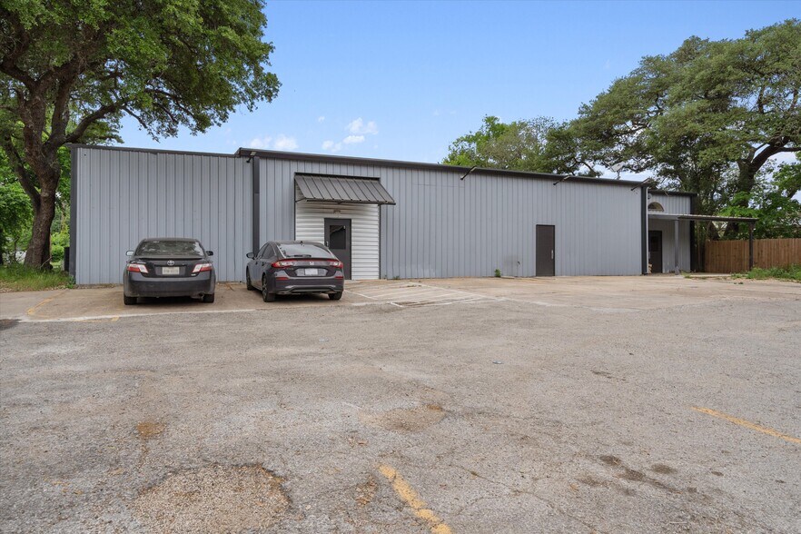 More Photos Of 10203 Old Manchaca Rd, Austin Flex For Lease