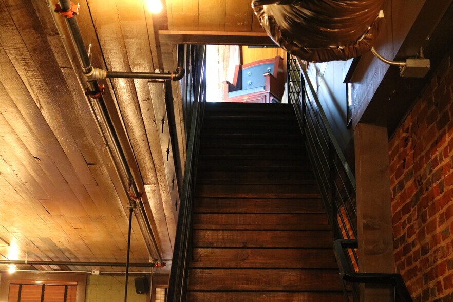 More Photos Of 111 E Erwin St, Tyler Storefront Retail Office For Lease