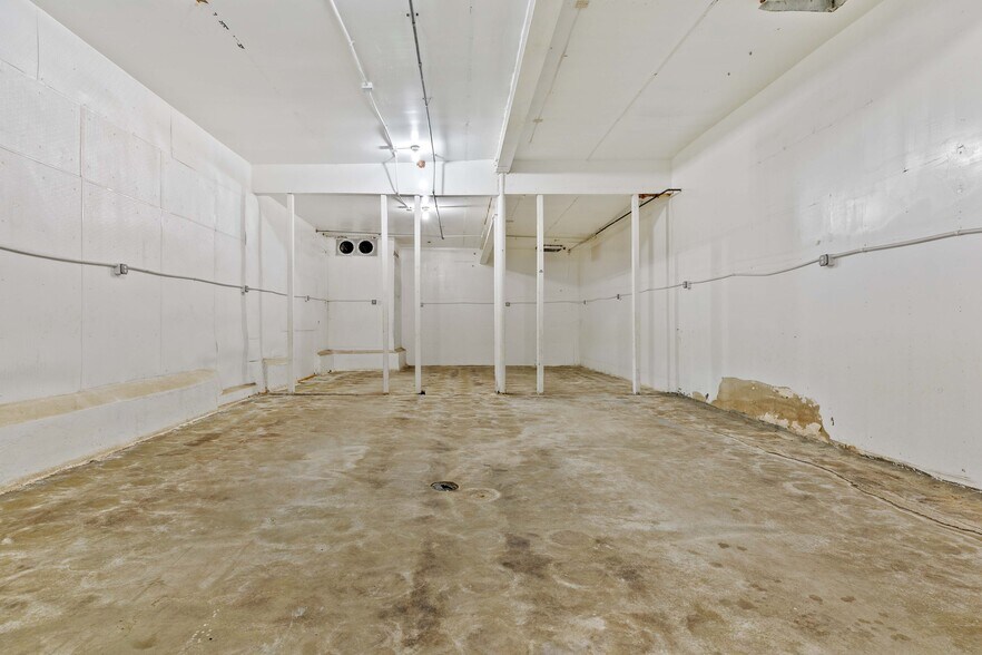 More Photos Of 6835 Tujunga Ave, North Hollywood Warehouse For Sale