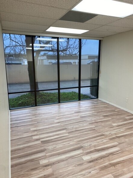 More Photos Of 321 N Aviador St, Camarillo Light Manufacturing For Lease