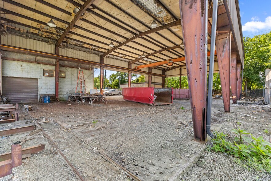 More Photos Of 16136 White Ave, Allen Park Warehouse For Sale
