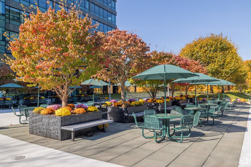 More Photos Of 801 Main Ave, Norwalk Unknown For Lease