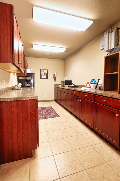 More Photos Of 1391 Plaza Pl, Springdale Office For Sale