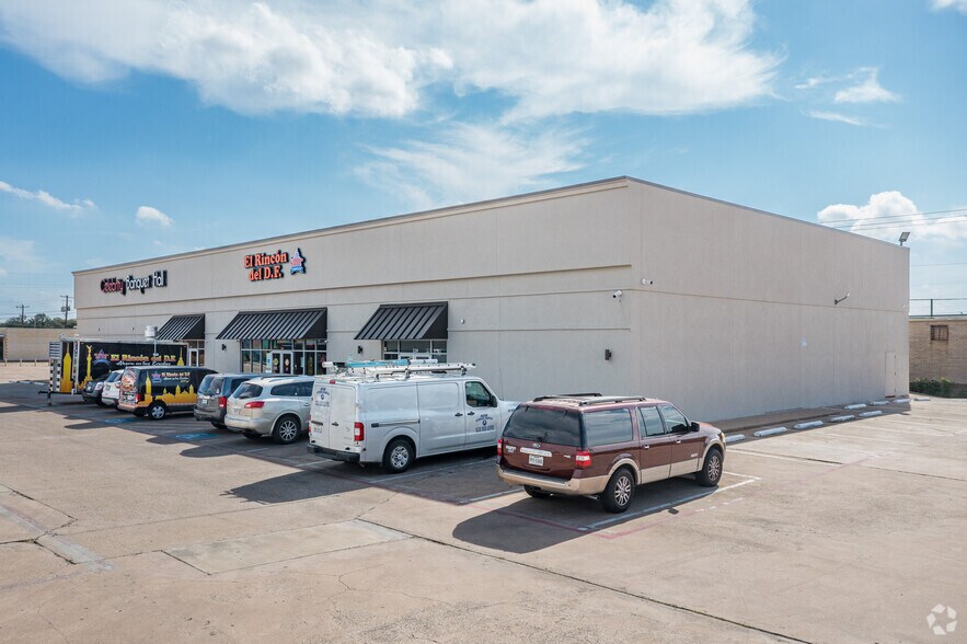 Primary Photo Of 2900 Walnut Hill Ln, Dallas Unknown For Lease