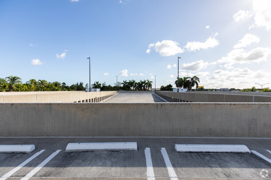 More Photos Of 7200 Corporate Center Dr, Miami Unknown For Lease