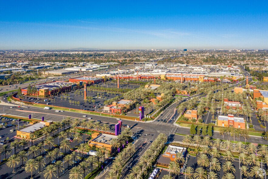 More Photos Of 2915-3011 El Camino Real, Tustin Unknown For Lease