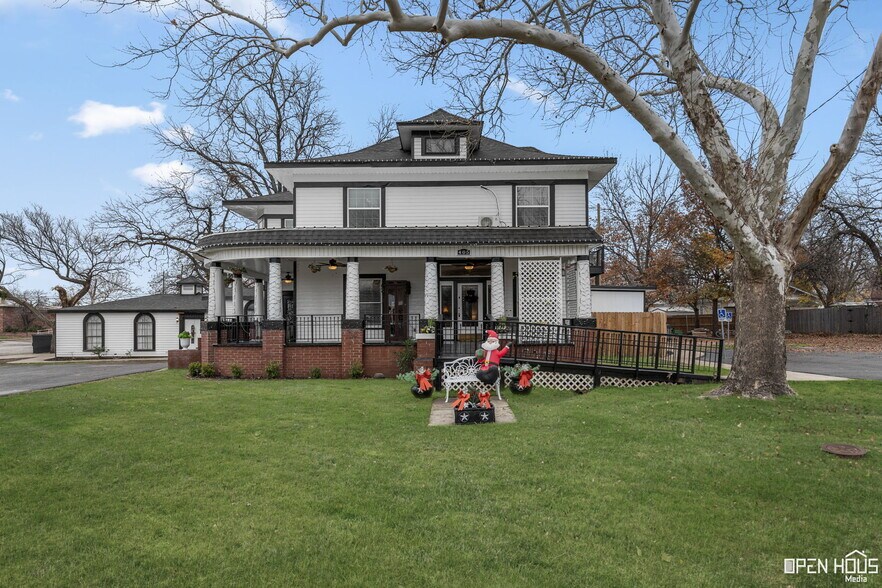 More Photos Of 405 W Gilbert St, Henrietta Hospitality For Sale