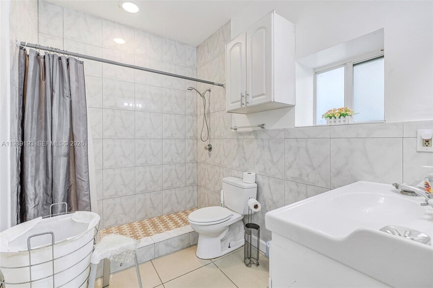 More Photos Of 12085 W Dixie Hwy, North Miami Multifamily For Sale