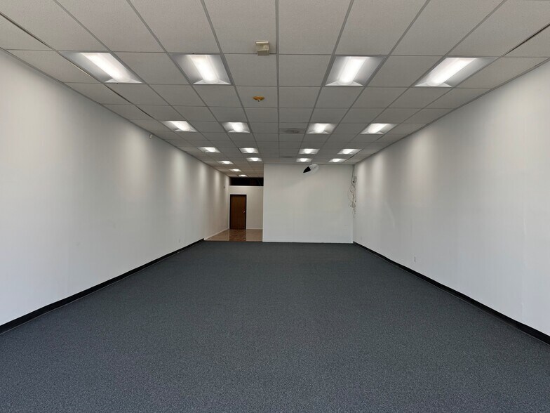 More Photos Of 18301-18307 Sherman Way, Reseda Office For Lease