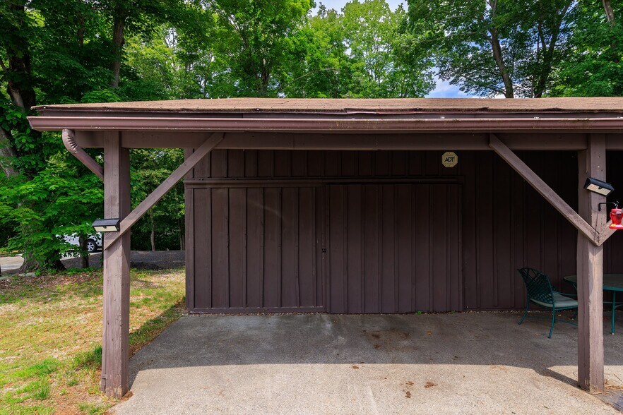 More Photos Of 144 S Main St, Brooklyn Medical For Lease