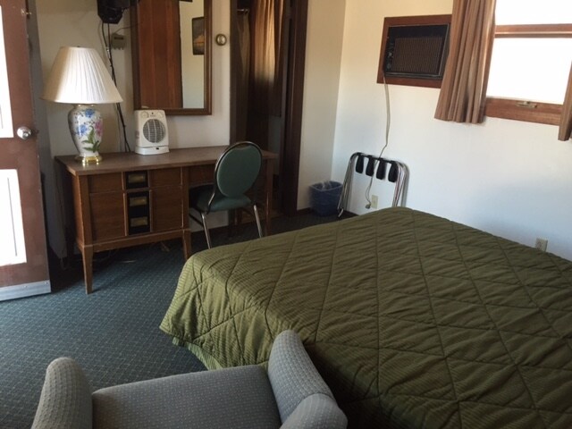 More Photos Of 100 Silver St, Hurley Hotel For Sale