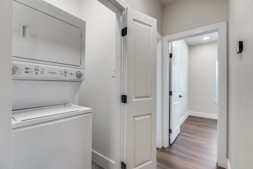 More Photos Of 6655 Mountain Trl, Dallas Apartments For Sale