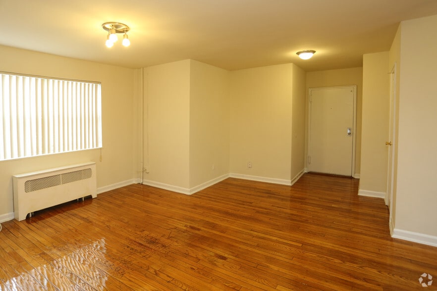 More Photos Of 3301 Chillum Rd, Mount Rainier Apartments For Sale