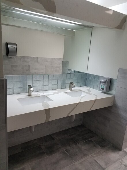 More Photos Of 5716 Corsa Ave, Westlake Village Office For Lease