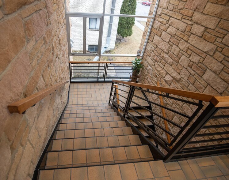 More Photos Of 1221 3rd Ave SW, Rochester Office For Lease