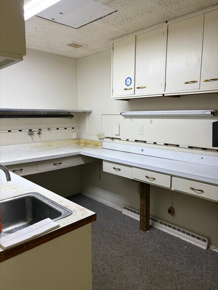 More Photos Of 2017 Sunset Blvd, Steubenville Office For Lease