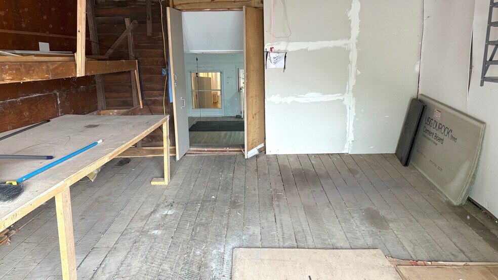 More Photos Of 612 Warren St, Hudson Storefront Retail Residential For Lease