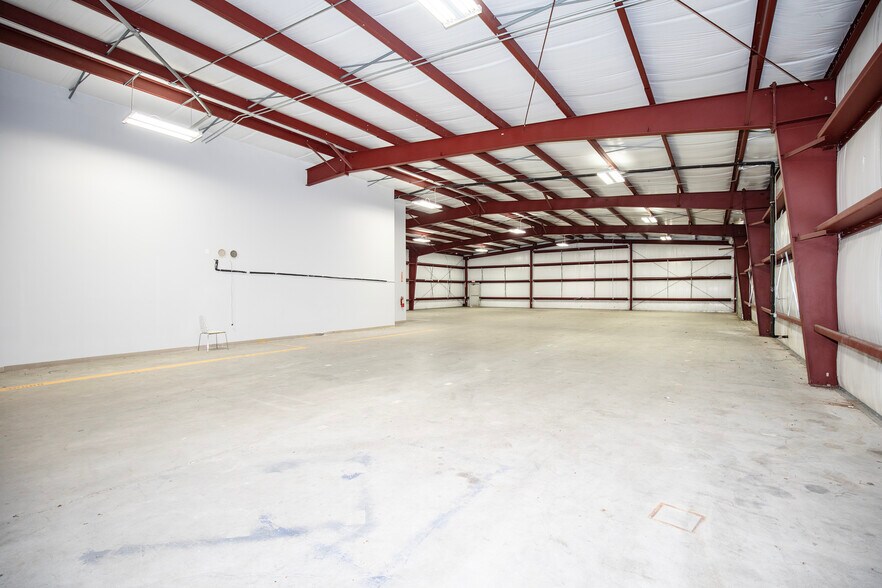 More Photos Of 1201 Butler Rd, League City Warehouse For Lease