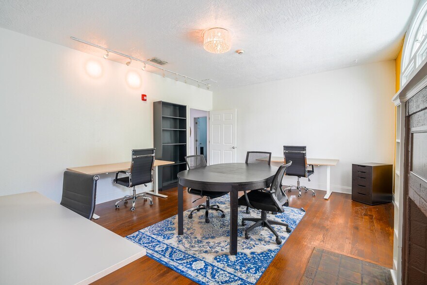 More Photos Of 2531 Central Ave, Saint Petersburg Coworking Space