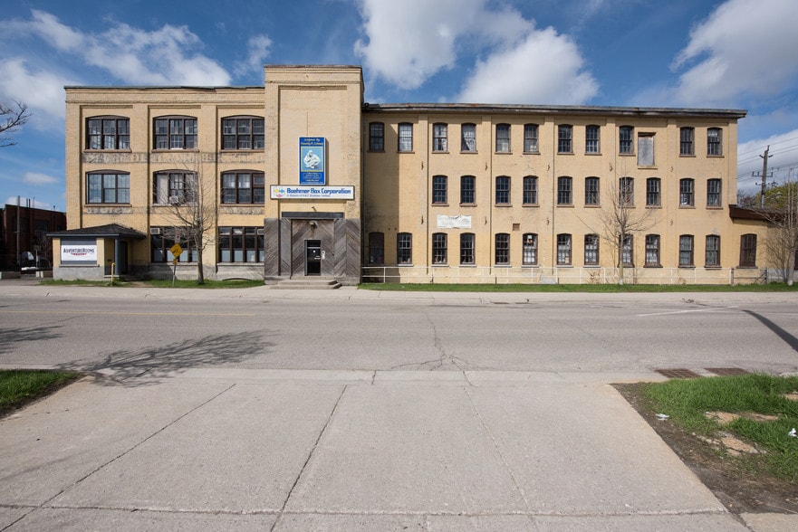More Photos Of 283 Duke St W, Kitchener Manufacturing For Lease