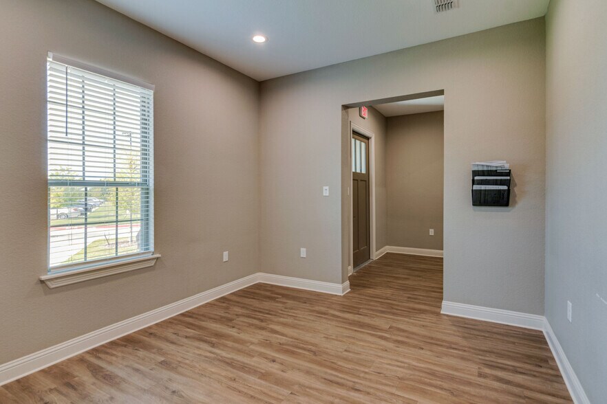More Photos Of 7720 Rufe Snow Dr, North Richland Hills Medical For Lease