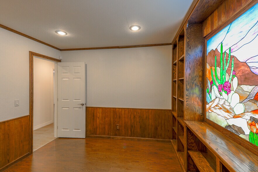 More Photos Of 1000 Garces Ave, Las Vegas Office For Sale