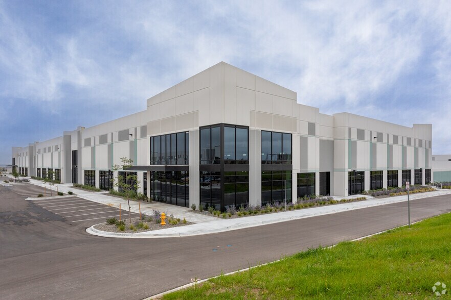 More Photos Of 15020 Compark Blvd, Parker Industrial For Sale