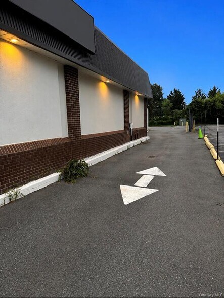 More Photos Of 19 Morris Ave, Rockville Centre Medical For Sale