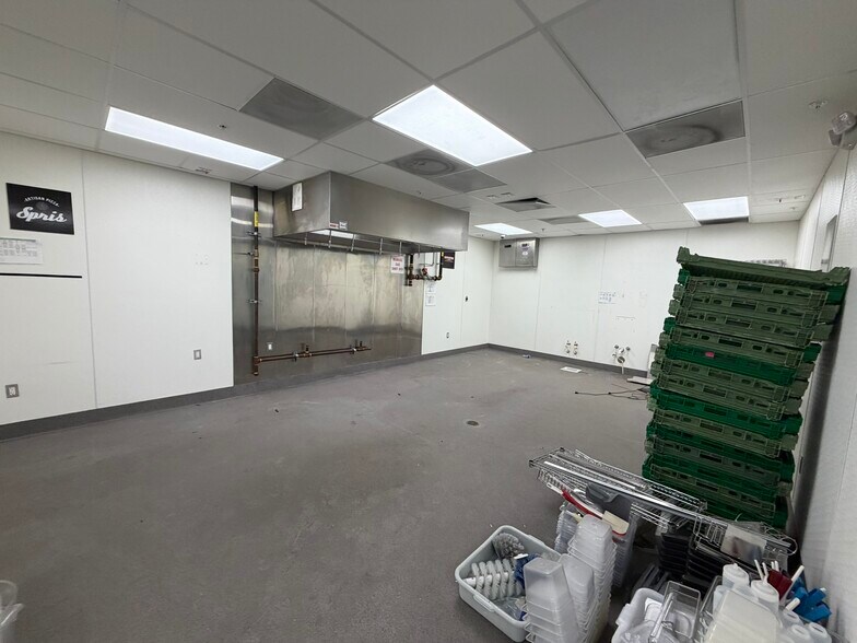 More Photos Of 50 W Flagler St, Miami Fast Food For Lease