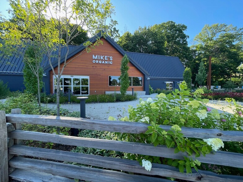 More Photos Of 600 E Putnam Ave, Cos Cob Freestanding For Lease