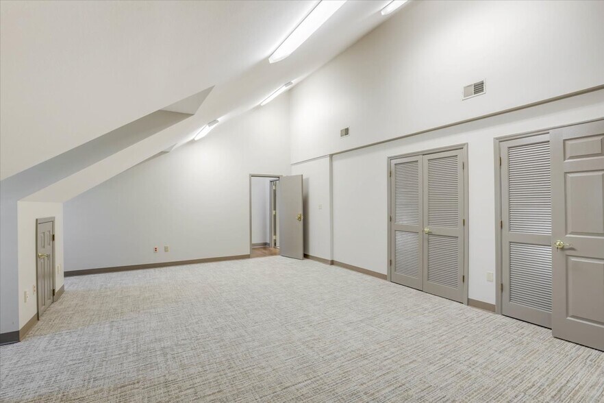 More Photos Of 1310 Thomasville Rd, Tallahassee Office For Sale