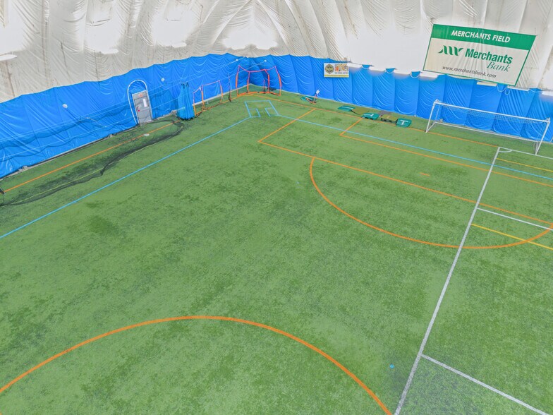 More Photos Of 901 Cannon Rd S, Dundas Sports And Entertainment For Sale