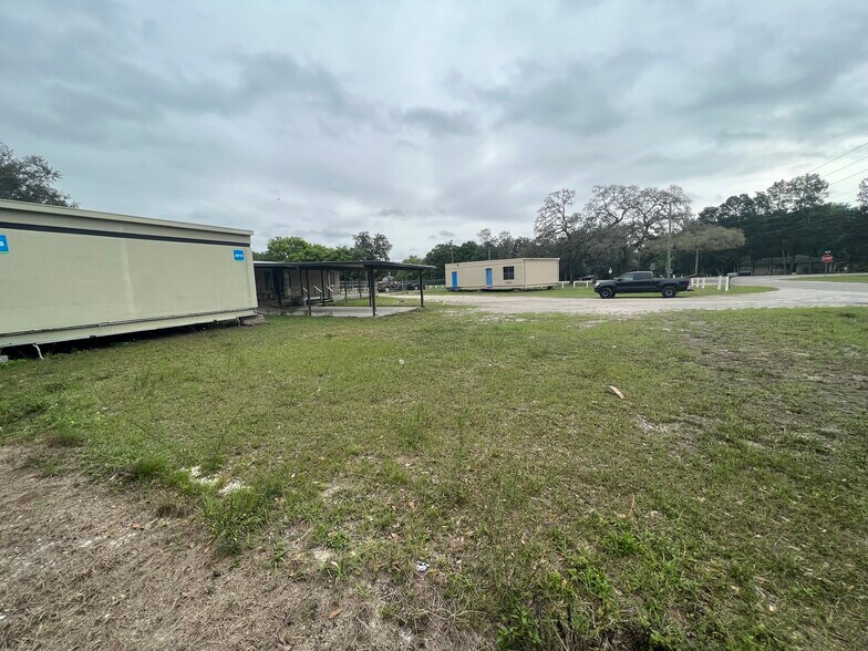 More Photos Of 20907 Bowman Rd, Spring Hill Light Distribution For Sale