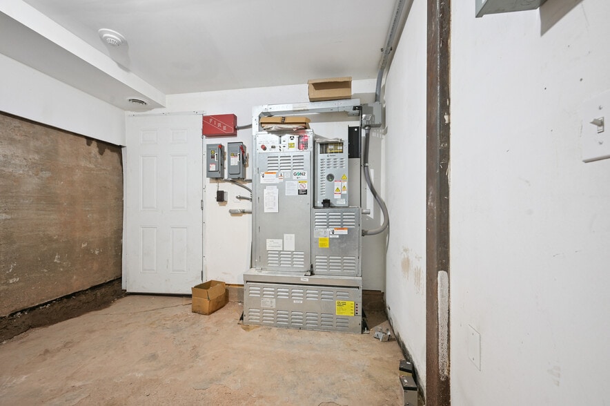 More Photos Of 56 Main St, Stamford Hotel For Sale