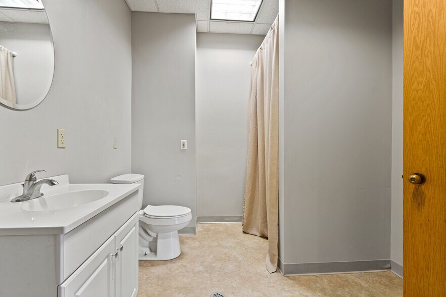 More Photos Of 2 Storer St, Kennebunk Office For Lease