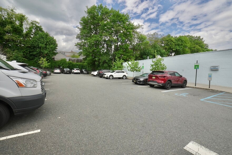 More Photos Of 137-145 Washington Ave, Belleville Unknown For Lease