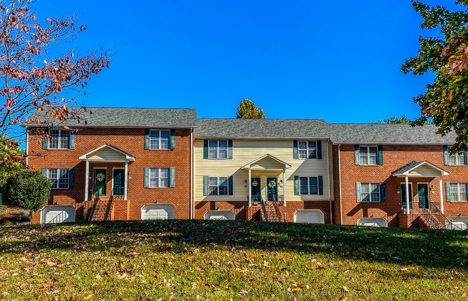 More Photos Of 803 King James St SW, Roanoke Multifamily For Sale