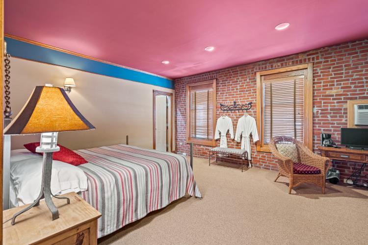 More Photos Of 215 Broadway St, Cottonwood Falls Hotel For Sale