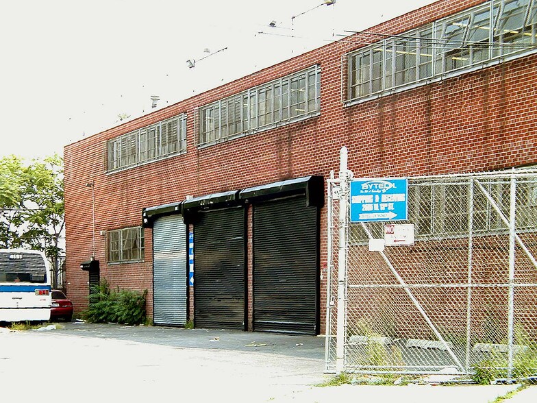 More Photos Of 2585 W 13th St, Brooklyn Showroom For Lease