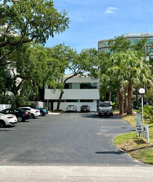 More Photos Of 515 W Bay St, Tampa Coworking Space